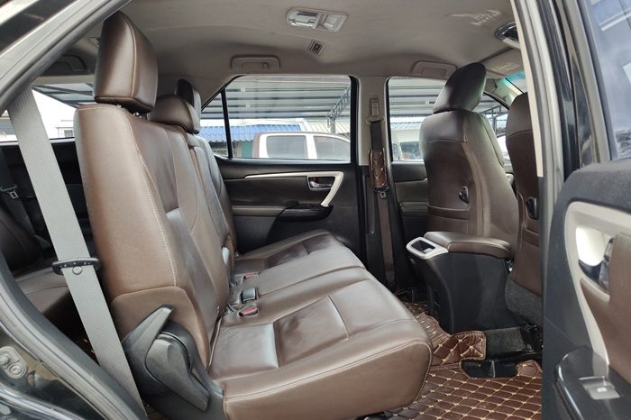 TOYOTA 2WD 2018 2.4V AT FORTUNER BLACK  2424 full