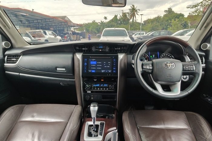 TOYOTA 2WD 2018 2.4V AT FORTUNER BLACK  2424 full