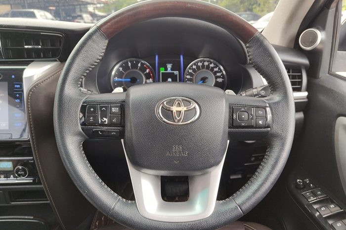 TOYOTA 2WD 2018 2.4V AT FORTUNER BLACK  2424 full