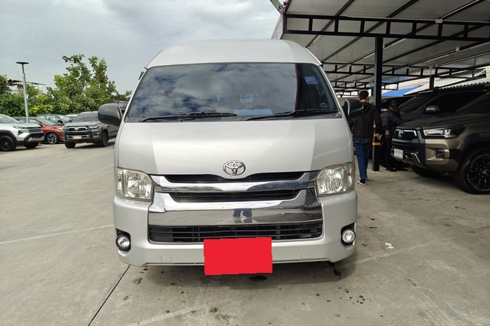 TOYOTA 2WD 2019 3.0 AT COMMUTER SILVER  671 full