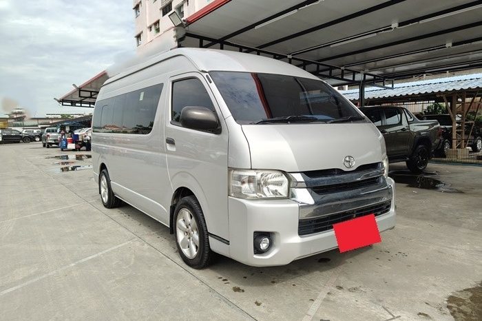 TOYOTA 2WD 2019 3.0 AT COMMUTER SILVER  671 full