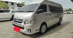 TOYOTA 2WD 2019 3.0 AT COMMUTER SILVER  671