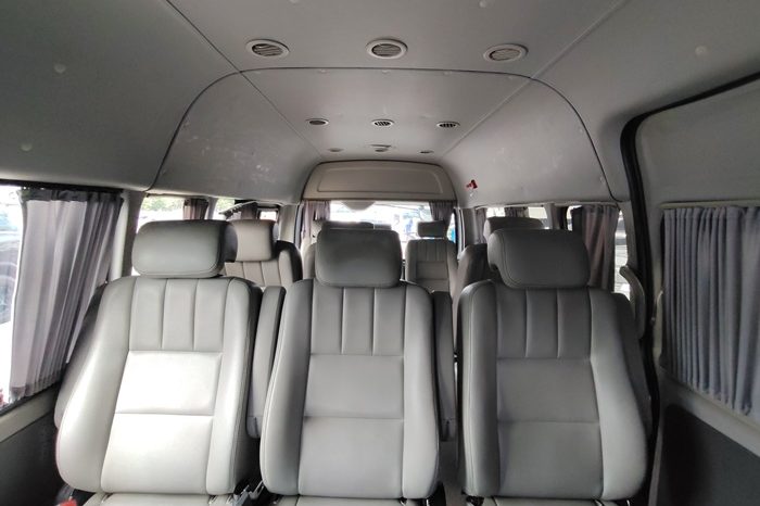 TOYOTA 2WD 2019 3.0 AT COMMUTER SILVER  671 full