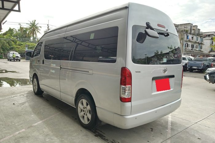 TOYOTA 2WD 2019 3.0 AT COMMUTER SILVER  671 full