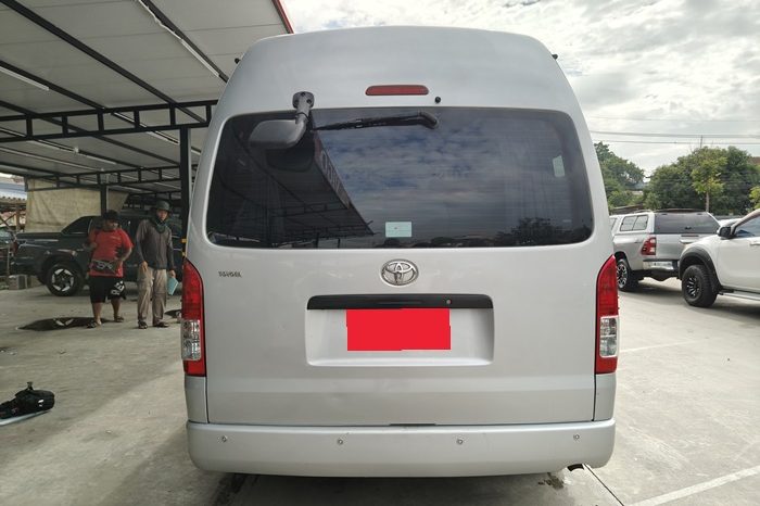 TOYOTA 2WD 2019 3.0 AT COMMUTER SILVER  671 full