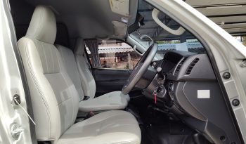 TOYOTA 2WD 2019 3.0 AT COMMUTER SILVER  671 full