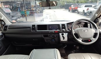 TOYOTA 2WD 2019 3.0 AT COMMUTER SILVER  671 full