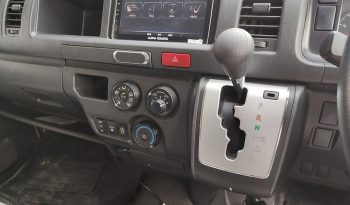 TOYOTA 2WD 2019 3.0 AT COMMUTER SILVER  671 full