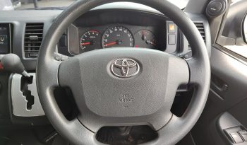 TOYOTA 2WD 2019 3.0 AT COMMUTER SILVER  671 full