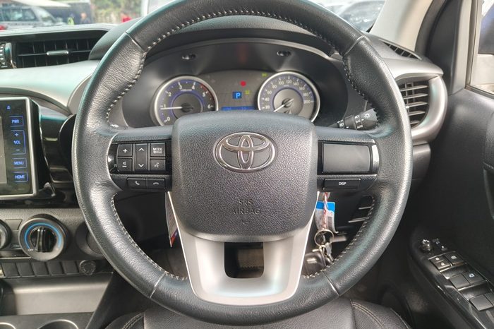 REVO PRE 2019 2.4E AT DOUBLE CAB BLUE  3300 full