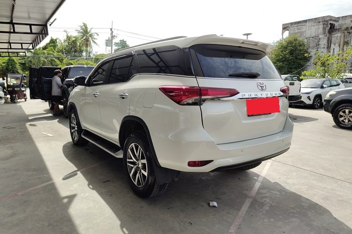 TOYOTA 2WD 2019 2.4V AT FORTUNER WHITE  8851 full