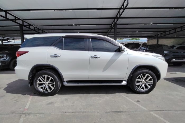 TOYOTA 2WD 2019 2.4V AT FORTUNER WHITE  8851 full