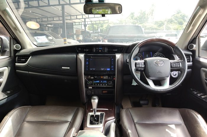 TOYOTA 2WD 2019 2.4V AT FORTUNER WHITE  8851 full