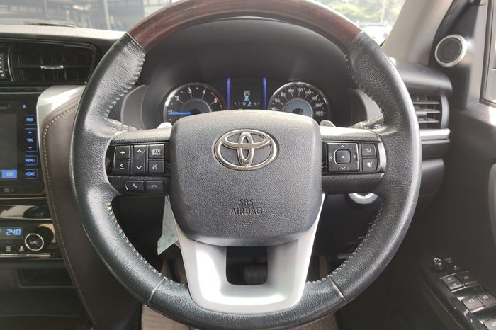 TOYOTA 2WD 2019 2.4V AT FORTUNER WHITE  8851 full