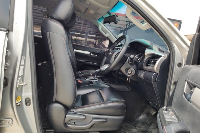 REVO PRE 2021 2.4 MID AT DOUBLE CAB SILVER  8913 full