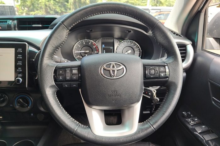 REVO PRE 2021 2.4 MID AT DOUBLE CAB SILVER  8913 full