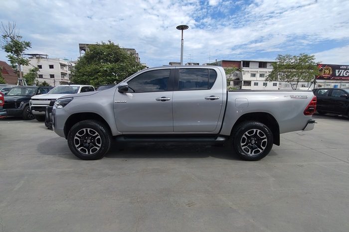 REVO PRE 2022 2.4 MID AT DOUBLE CAB SILVER  624 full