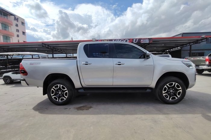 REVO PRE 2022 2.4 MID AT DOUBLE CAB SILVER  624 full