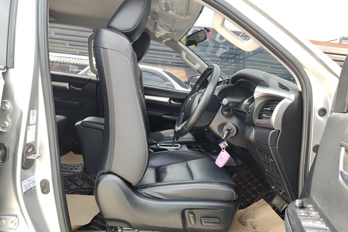 REVO PRE 2022 2.4 MID AT DOUBLE CAB SILVER  624 full