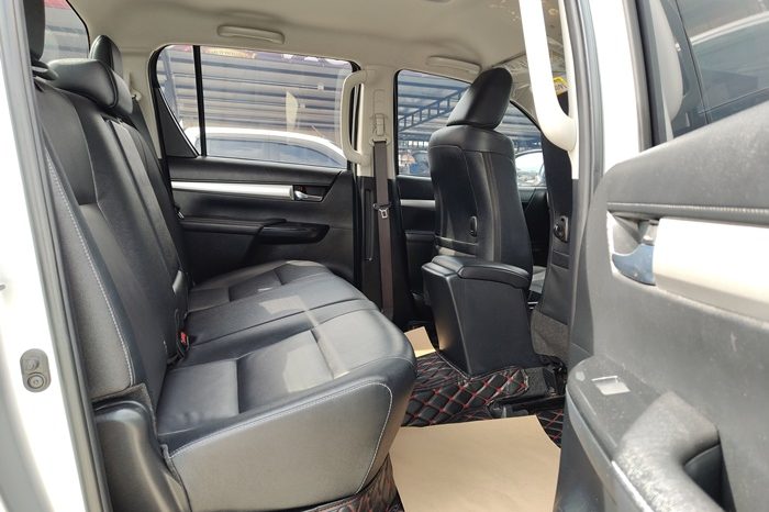 REVO PRE 2022 2.4 MID AT DOUBLE CAB SILVER  624 full