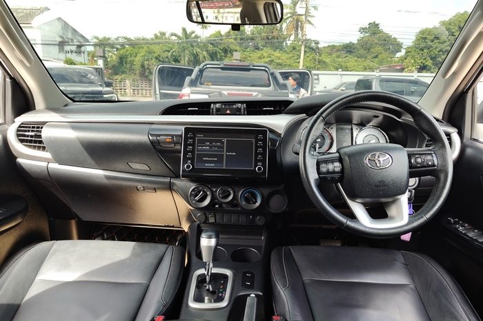 REVO PRE 2022 2.4 MID AT DOUBLE CAB SILVER  624 full