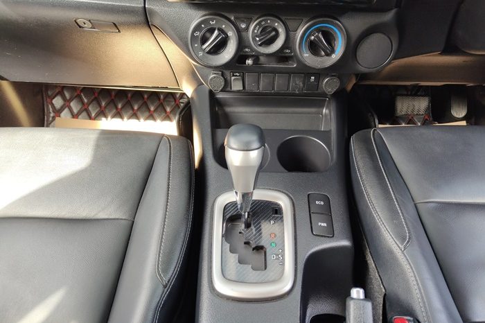 REVO PRE 2022 2.4 MID AT DOUBLE CAB SILVER  624 full