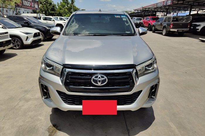 REVO PRE 2018 2.4G AT DOUBLE CAB SILVER  20 full