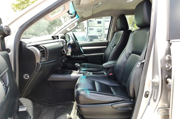 REVO PRE 2018 2.4G AT DOUBLE CAB SILVER  20 full