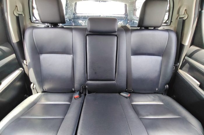 REVO PRE 2018 2.4G AT DOUBLE CAB SILVER  20 full