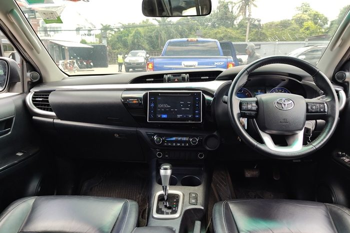 REVO PRE 2018 2.4G AT DOUBLE CAB SILVER  20 full