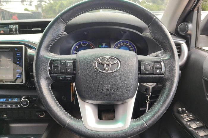 REVO PRE 2018 2.4G AT DOUBLE CAB SILVER  20 full