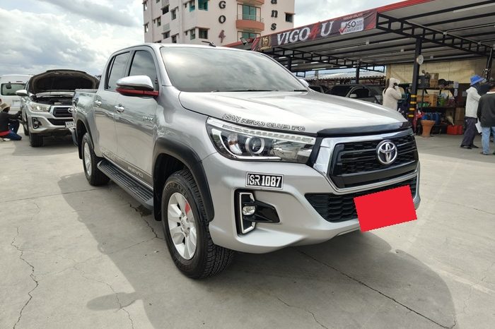 REVO PRE 2019 2.4E AT DOUBLE CAB SILVER  8707 full