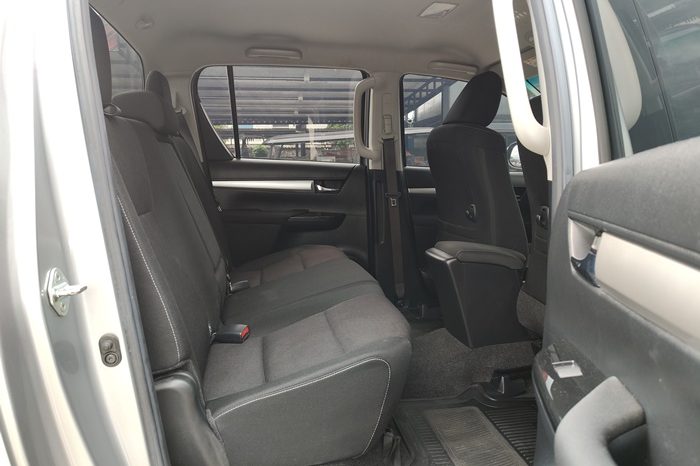 REVO PRE 2019 2.4E AT DOUBLE CAB SILVER  8707 full