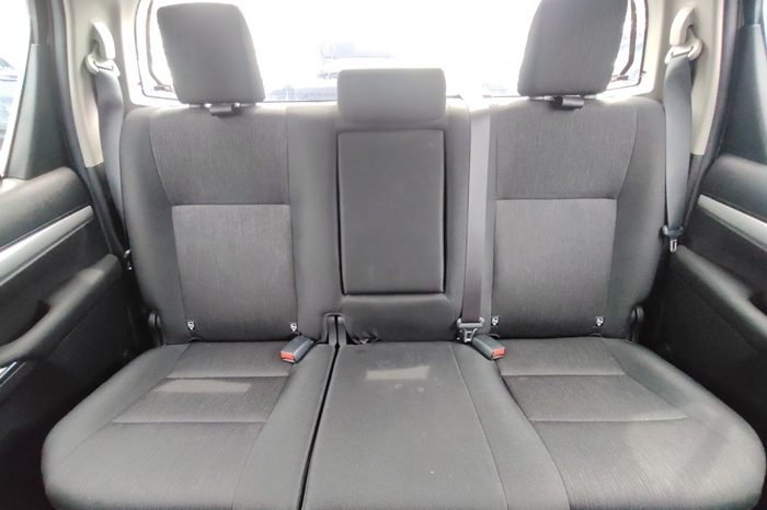 REVO PRE 2019 2.4E AT DOUBLE CAB SILVER  8707 full