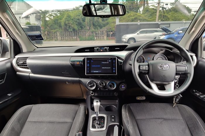 REVO PRE 2019 2.4E AT DOUBLE CAB SILVER  8707 full