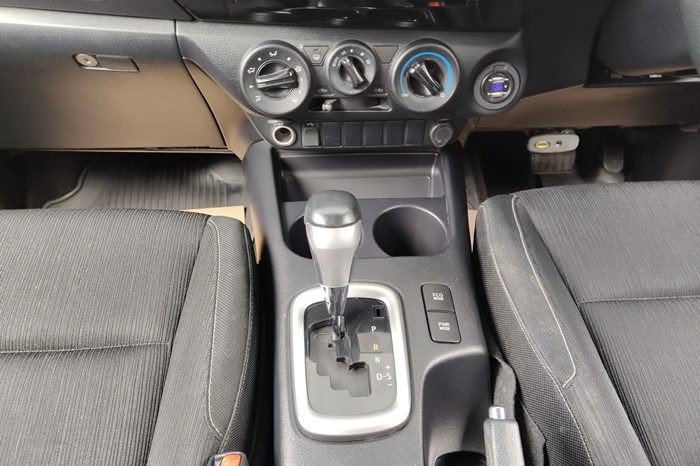 REVO PRE 2019 2.4E AT DOUBLE CAB SILVER  8707 full
