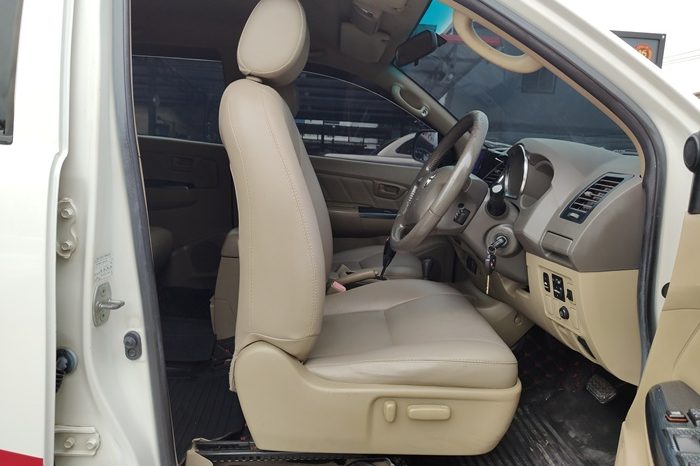 VIGO 4WD 2010 3.0G AT DOUBLE CAB WHITE  1898 full
