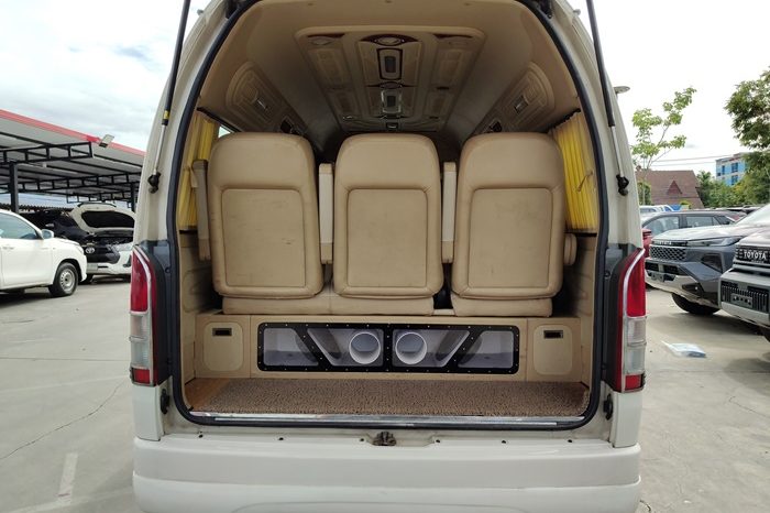 TOYOTA 2WD 2011 2.5 MT COMMUTER WHITE 9901 full