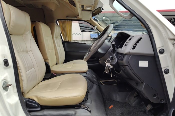 TOYOTA 2WD 2011 2.5 MT COMMUTER WHITE 9901 full