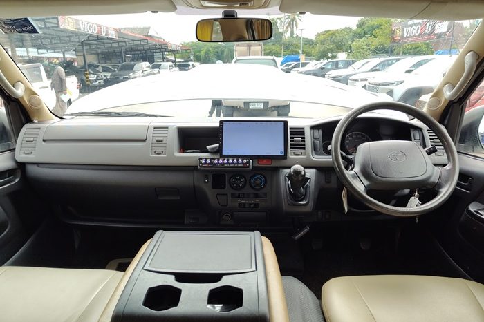 TOYOTA 2WD 2011 2.5 MT COMMUTER WHITE 9901 full