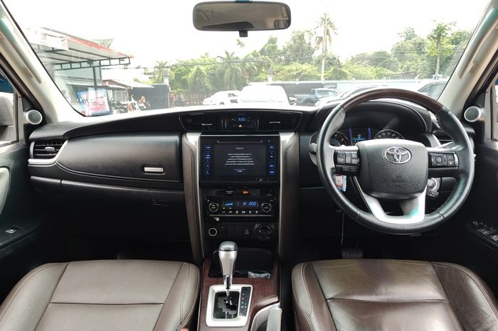 TOYOTA 4WD 2019 2.4V AT FORTUNER BROWN  6204 full