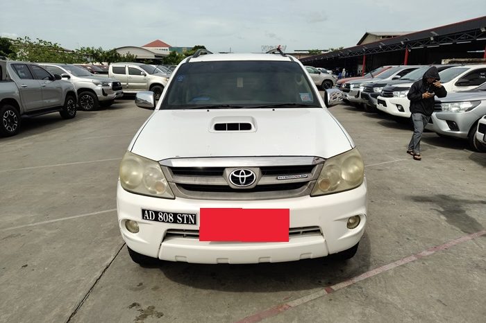 TOYOTA 4WD 2005 3.0V AT FORTUNER WHITE  808 full