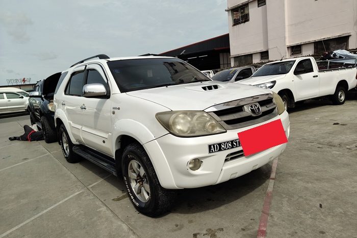 TOYOTA 4WD 2005 3.0V AT FORTUNER WHITE  808 full