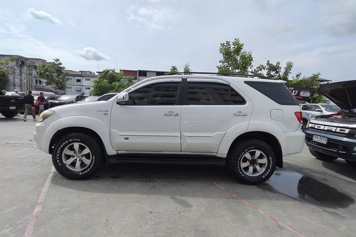TOYOTA 4WD 2005 3.0V AT FORTUNER WHITE  808 full