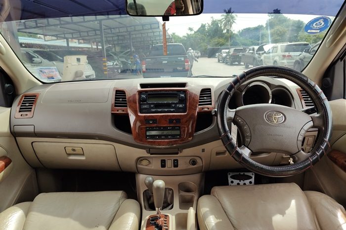 TOYOTA 4WD 2005 3.0V AT FORTUNER WHITE  808 full