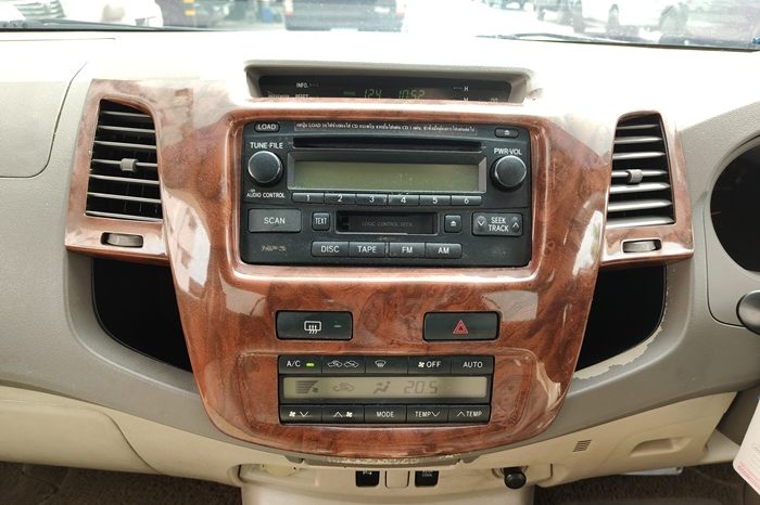 TOYOTA 4WD 2005 3.0V AT FORTUNER WHITE  808 full