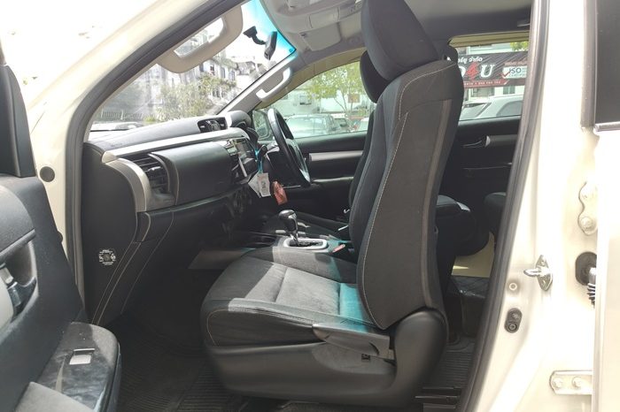 REVO PRE 2019 2.4E AT DOUBLE CAB WHITE  3999 full