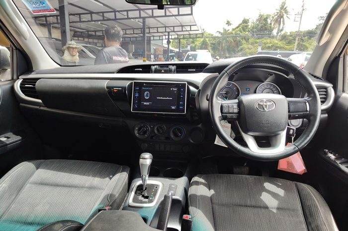 REVO PRE 2019 2.4E AT DOUBLE CAB WHITE  3999 full