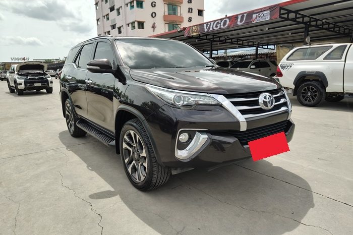 TOYOTA 4WD 2015 2.8V AT FORTUNER BLACK  7598 full