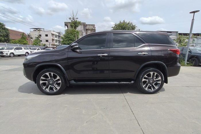TOYOTA 4WD 2015 2.8V AT FORTUNER BLACK  7598 full